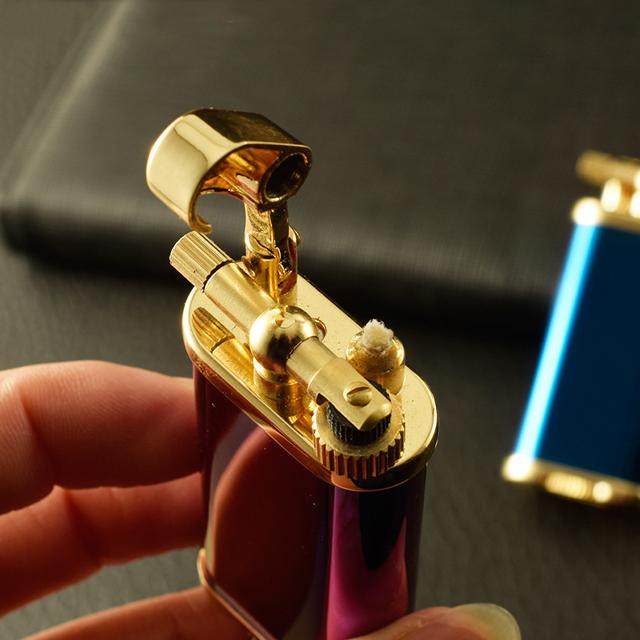 Vỏ Hột Quẹt Bật Lửa Xăng Zorro Z596 Làm Bằng Đồng Nguyên Khối Nhiều Màu - Dùng Xăng Bấc Đá