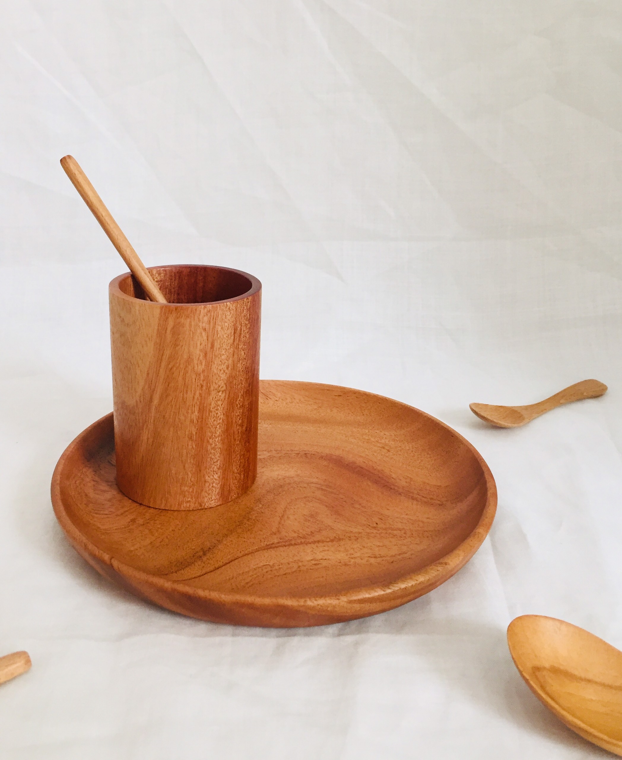 DĨA TRÒN GỖ XÀ CỪ THANH TÚ 22CM
