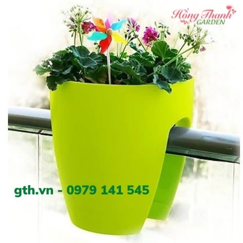 1 Chậu Kẹp Ban Công Trồng Hoa Cây Cảnh Nhiều Màu - ĐK 30.5cm