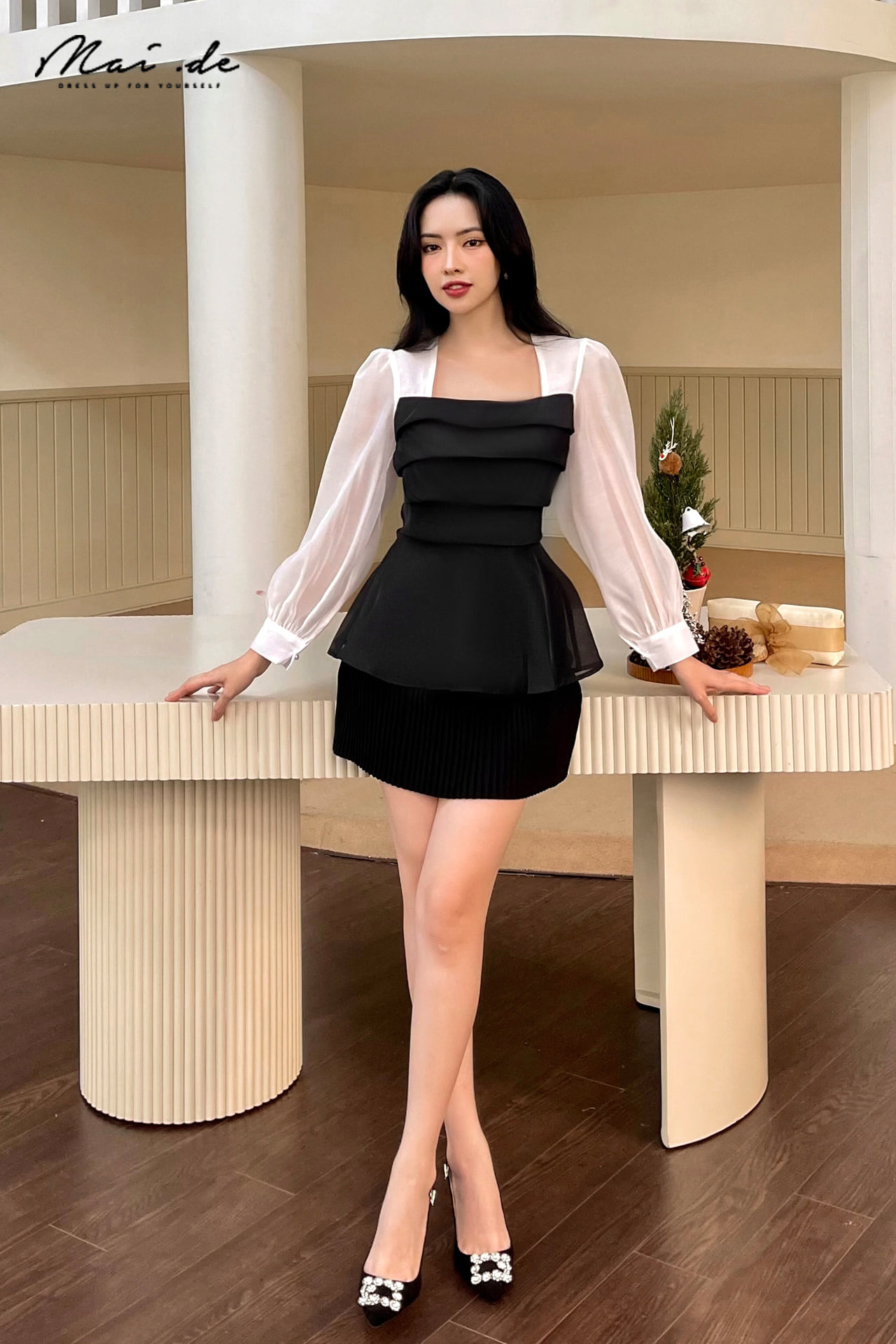 MAI.DE - Áo đen cổ vuông tay dài phối voan trắng RIRI TOP