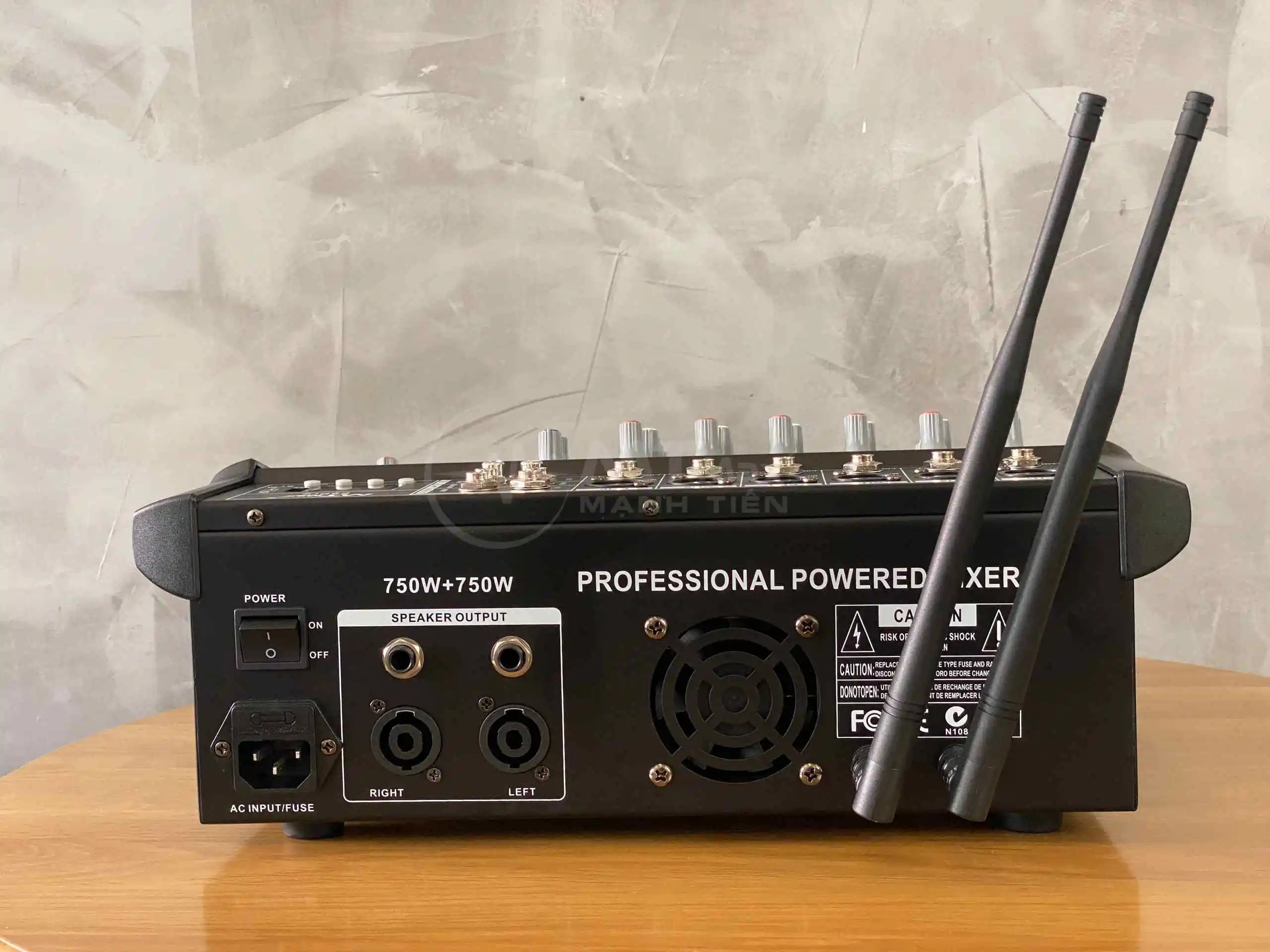 Mixer MTMax F9 Pro liền công xuất chuyên nghiệp tích hợp nhiều chức năng EQ reverb delay echo 16 chế độ kèm 2 micro không dây có combo dàn karaoke thỏa sức lựa chọn