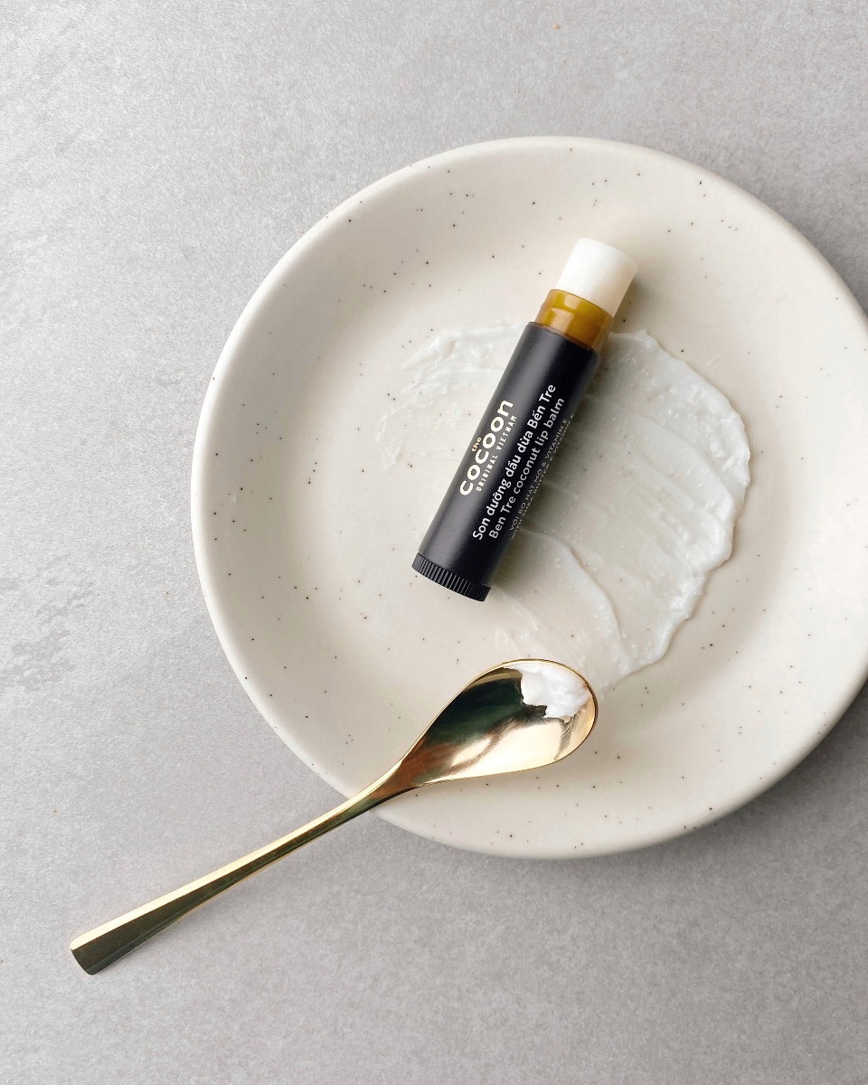 Son Dưỡng COCOON Dầu Dừa Bến Tre chống thâm môi & khô môi - COCOON Ben Tre Coconut Lip Balm 5G