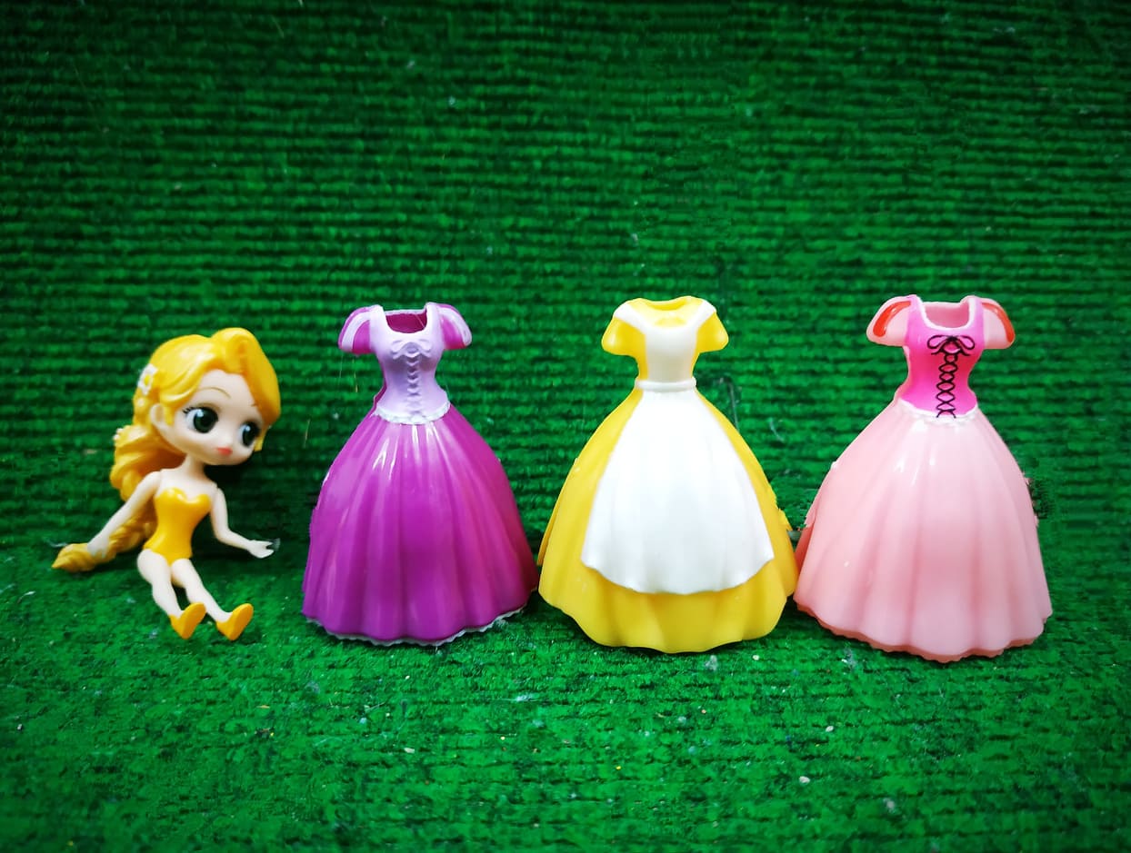 Đồ chơi búp bê thay váy: Set 1 búp bê công chúa Disney cổ tích kèm 3 váy dạ hội thời trang thay đổi (mẫu ngẫu nhiên)