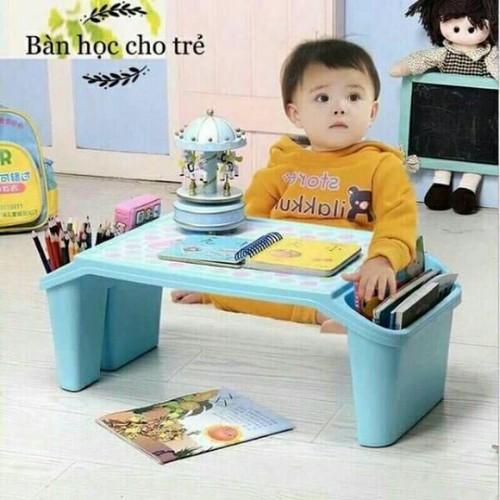 bàn học có khay để đồ cho bé