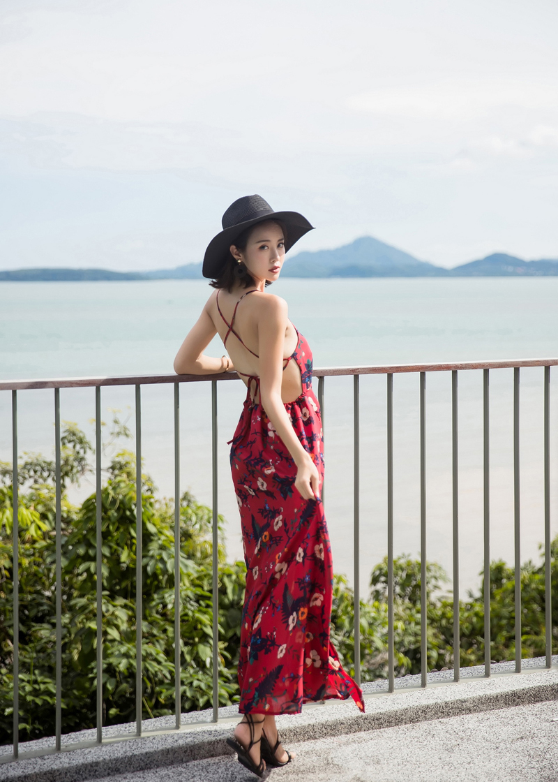 Hình ảnh Váy maxi 2 dây lưng trần sexy, họa tiết trang nhã, thích hợp đi biển, dạ hội, sự kiện