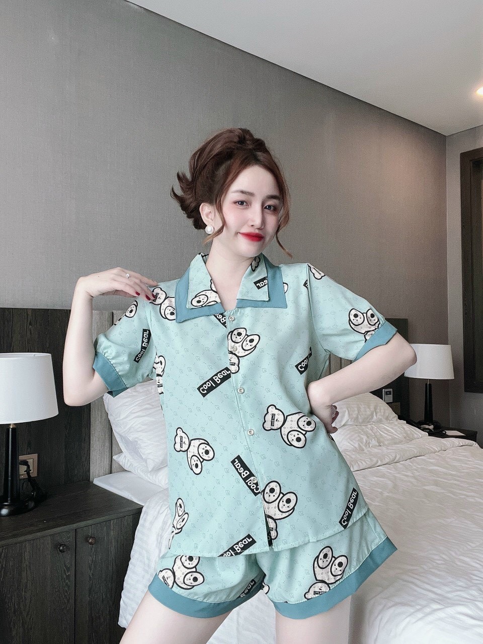 Bộ pijama nữ cộc tay quần đùi chất liệu lụa 100D xịn xò, bộ đồ ngủ nữ pyjama họa tiết loang đỏ sang trọng CC10