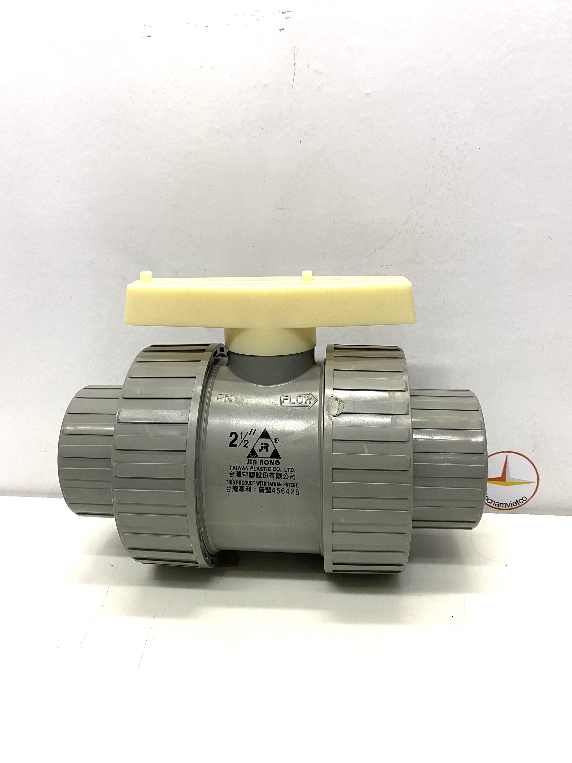 Van hai (2) đầu rắc co 75 nhựa PVC Jiarong _ UB025