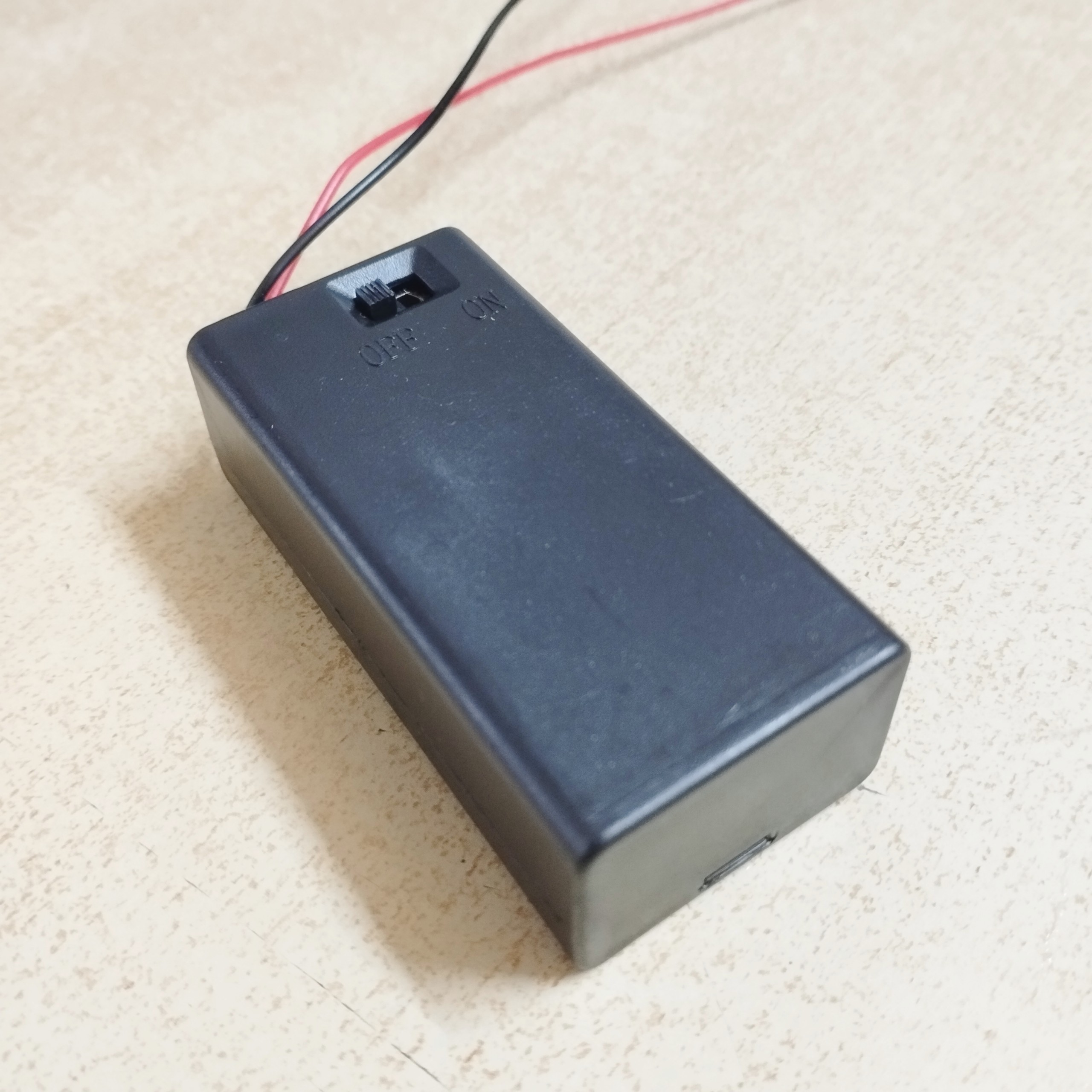 Khay pin 9V có nắp đậy kèm công tắc để chế tạo