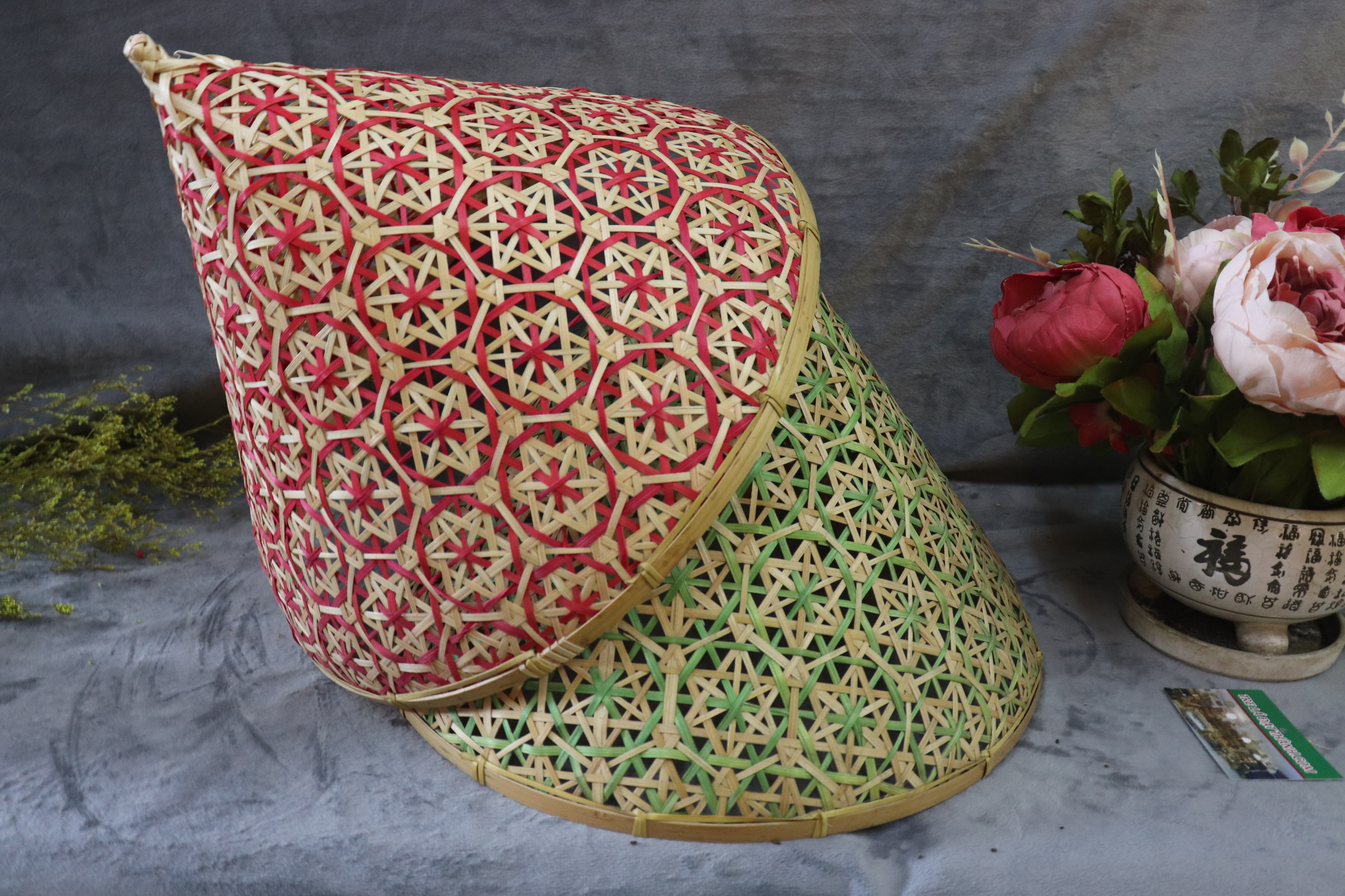 Lồng bàn hoa thị nhọn, D30cm, nhiều màu sắc, giao màu ngẫu nhiên