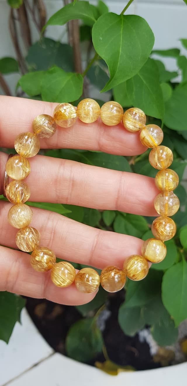 Vòng đeo tay phong thủy may mắn nữ đá thạch anh tóc vàng đồng trục tự nhiên Size vòng hạt 9mm ánh sáng rất đẹp Vòng chuẩn hợp nữ mệnh kim, mệnh thổ, mệnh Thủy ạ