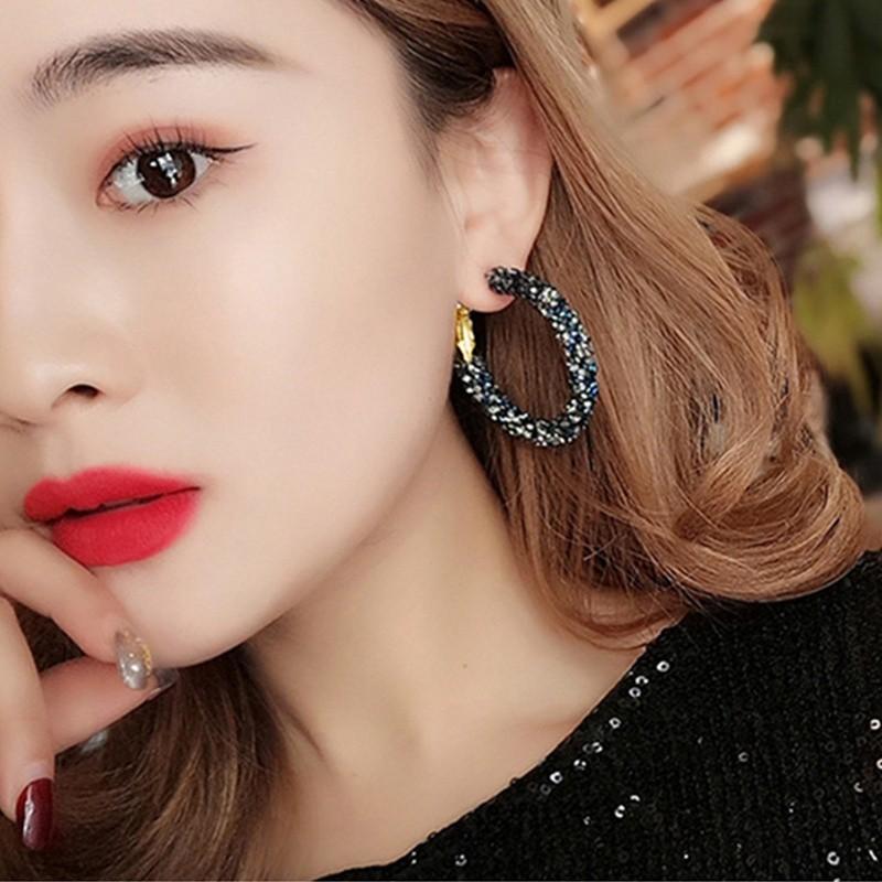 Khuyên tai tròn đính đá pha lê cổ điển