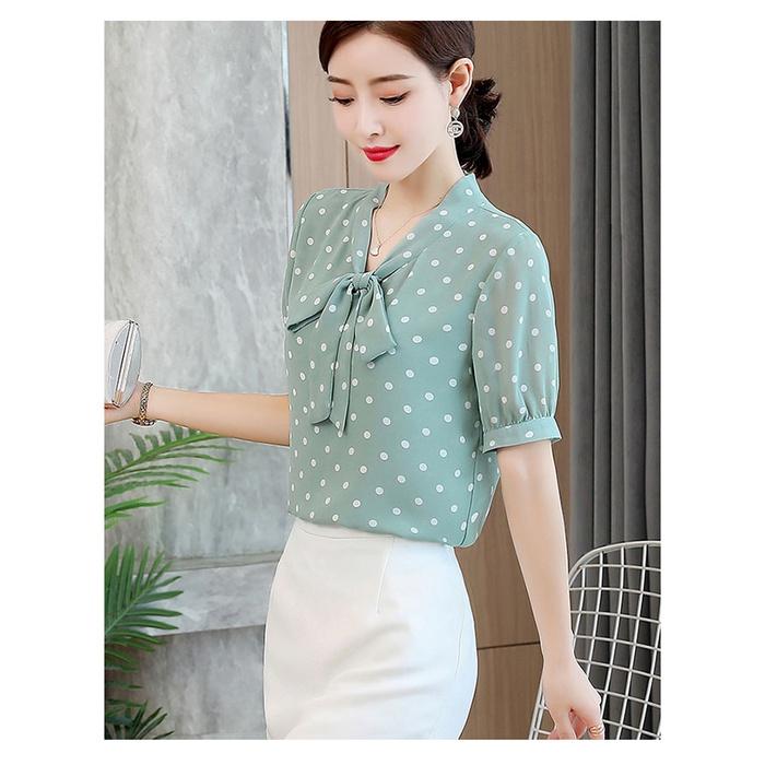 Áo sơ mi chấm bi cột nơ duyên dáng - Chất liệu: tằm lụa - Xuất xứ: VIỆT NAM - Màu sắc: như hình