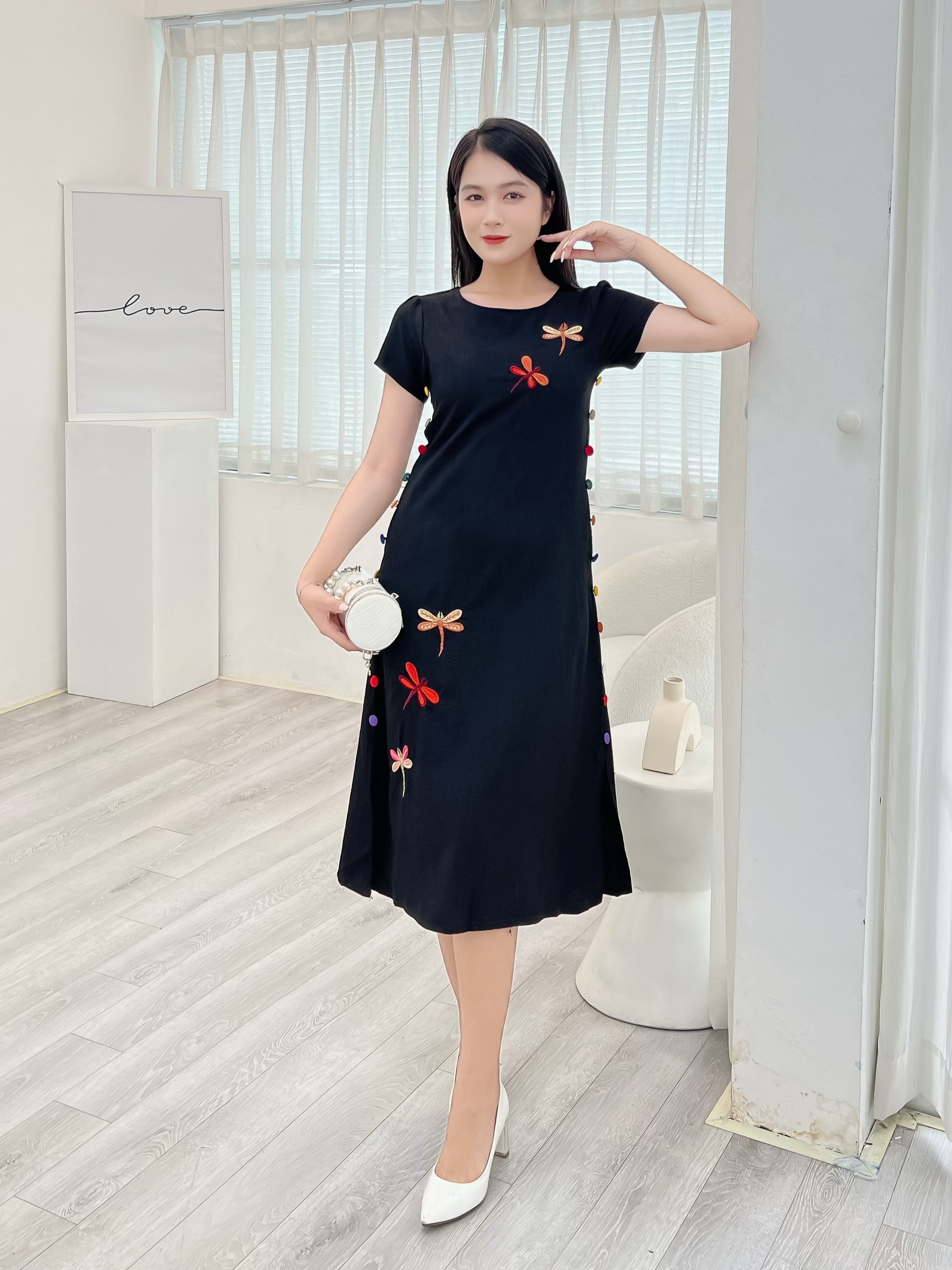 Hình ảnh [HCM]Đầm Linen thêu phối nút cách điệu D082- Lady fashion - Khánh Linh Style