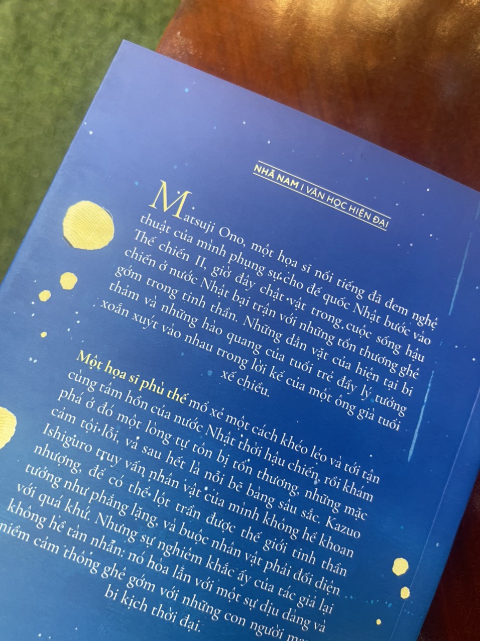 MỘT HỌA SĨ PHÙ THẾ - Kazuo Ishiguro – Nhã Nam – bìa mềm
