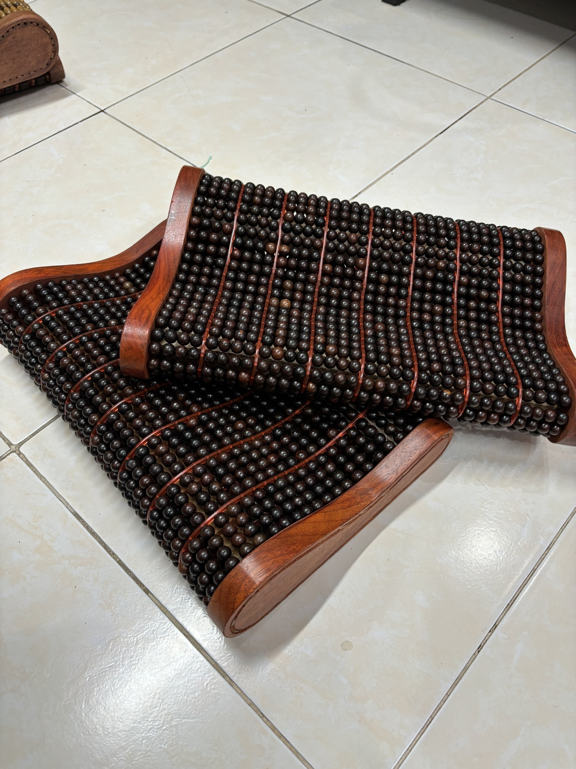 Gối Công Thái Học Gỗ Mun Cao Cấp - Kích Thước 43cmx24cmx8/4cm ( video , hình thật )