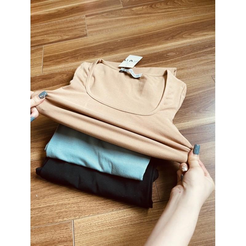 Đầm dáng ôm cổ vuông ngắn tay