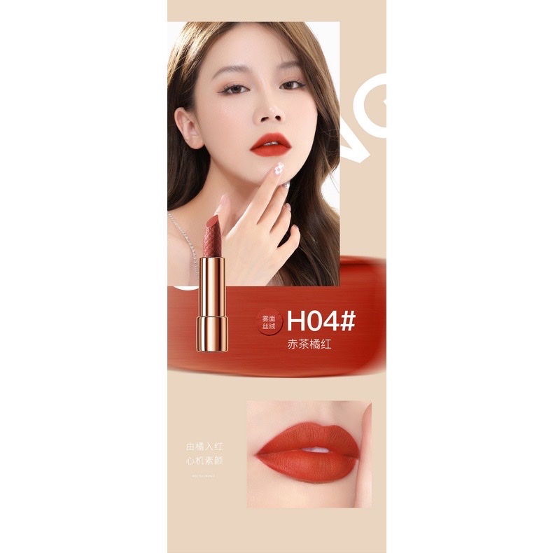 Set 4 cây son 3 màu 1 dưỡng ,kèm túi xách đựng sang trọng ,chất son mềm , lên màu chuẩn , độ bền cao ,cho làn môi mướt mịn, sáng hồng, giảm thâm môi hiệu quả. có thể làm quà tặng siêu xinh