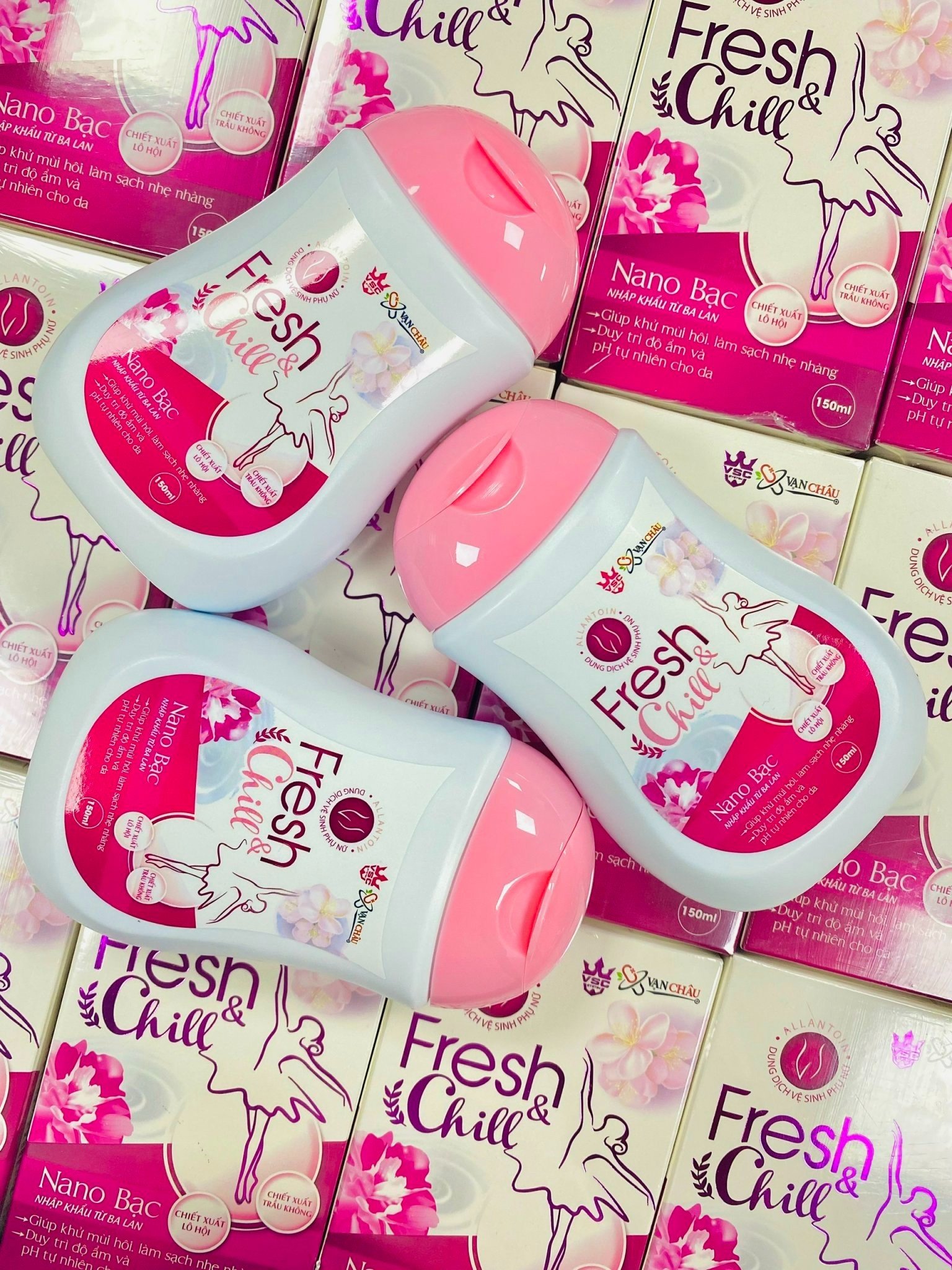 Dung dịch vệ sinh phụ nữ Nano bạc lá trầu không hỗ trợ điều trị viêm nhiễm phụ khoa Fresh&amp;Chill chai 150ml