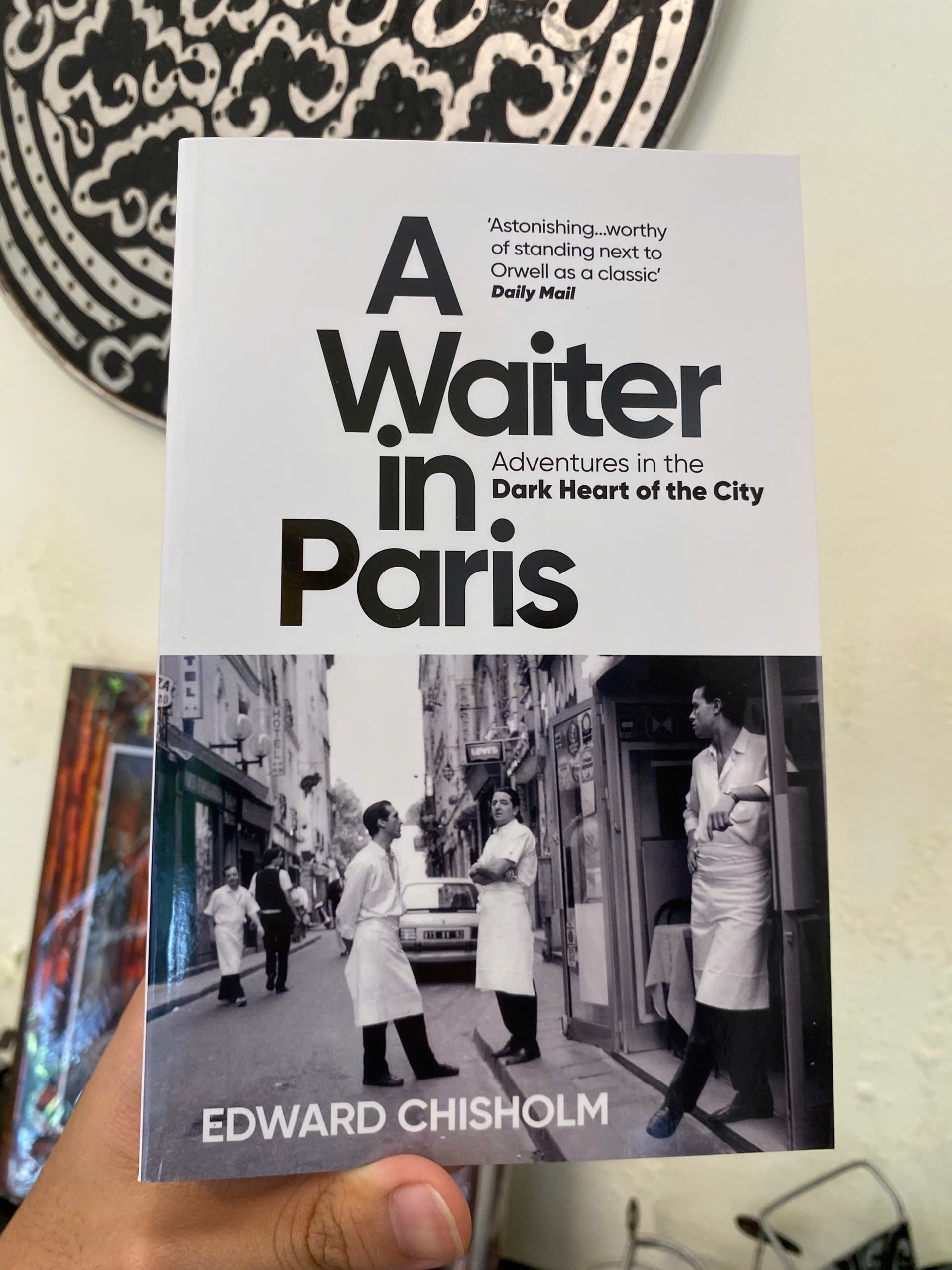 Sách - A Waiter in Paris: Adventures in the Dark Heart of the City by Edward Chisholm | Memoir