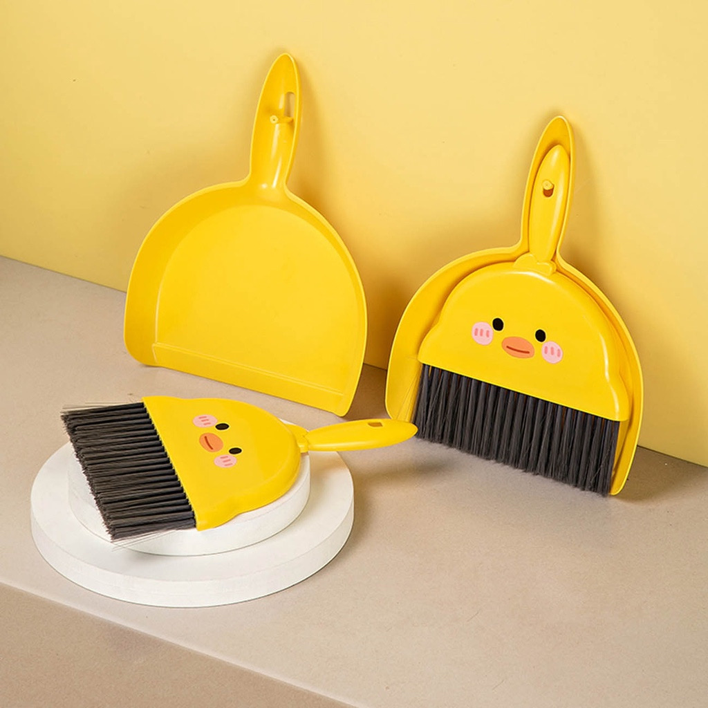 Chổi quét bụi bàn thờ mini đa năng  kèm ky hốt rác có lỗ treo lên  , được kết dày giúp  làm sạch bụi bẩn nhanh chóng ,dễ dàng gom bụi ở những khe nhỏ phù hợp cho mọi nơi trong nhà