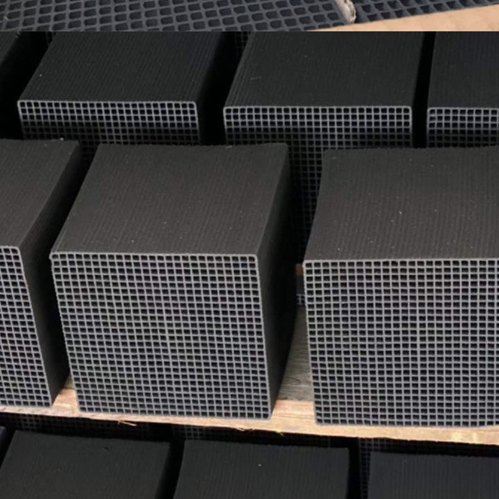 Than Hoạt Tính Chuyên lọc Nước cho hồ cá, Khử Mùi, Lọc Không Khí loại 10x10x5