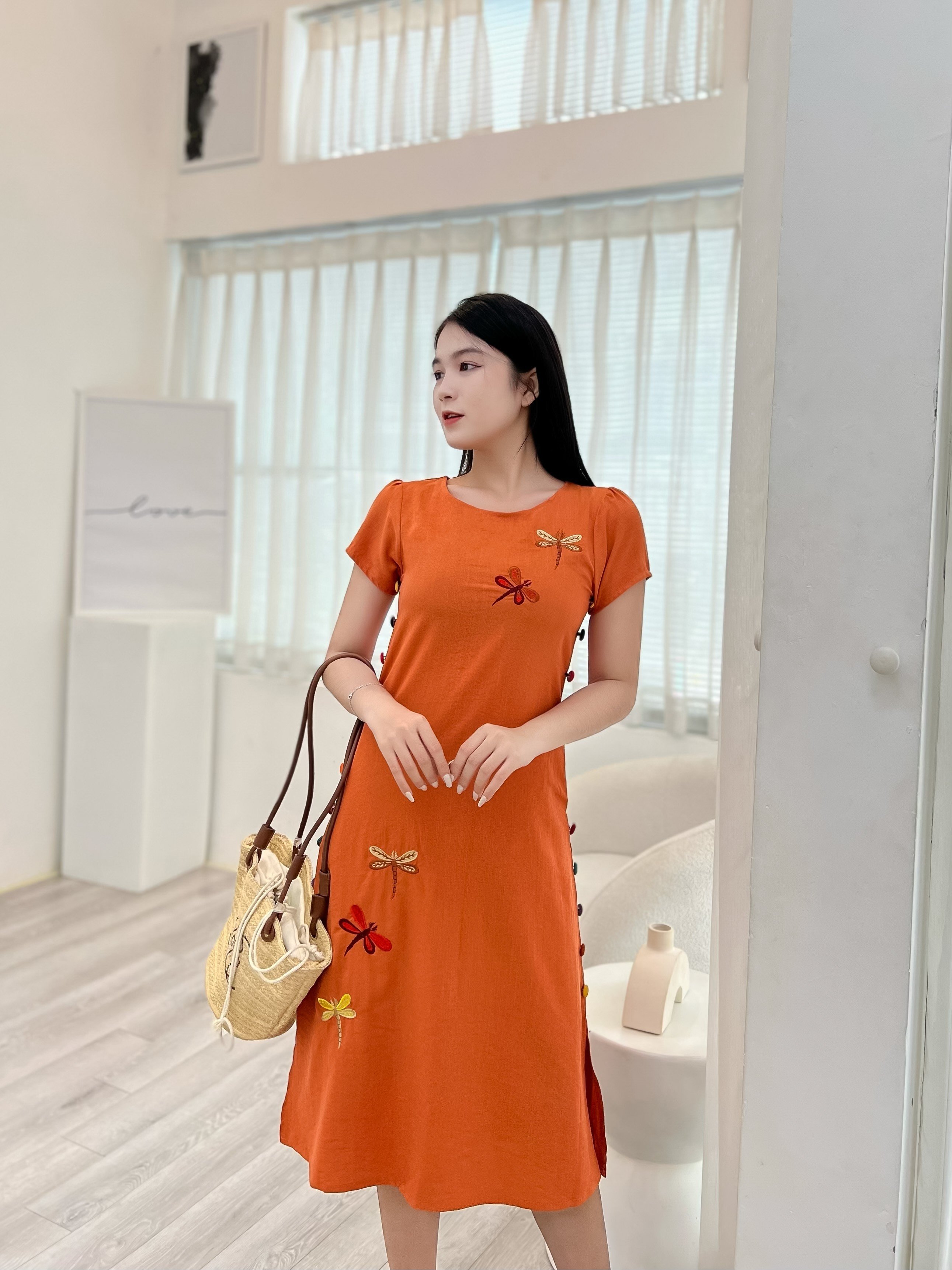Hình ảnh [HCM]Đầm Linen thêu phối nút cách điệu D083- Lady fashion - Khánh Linh Style