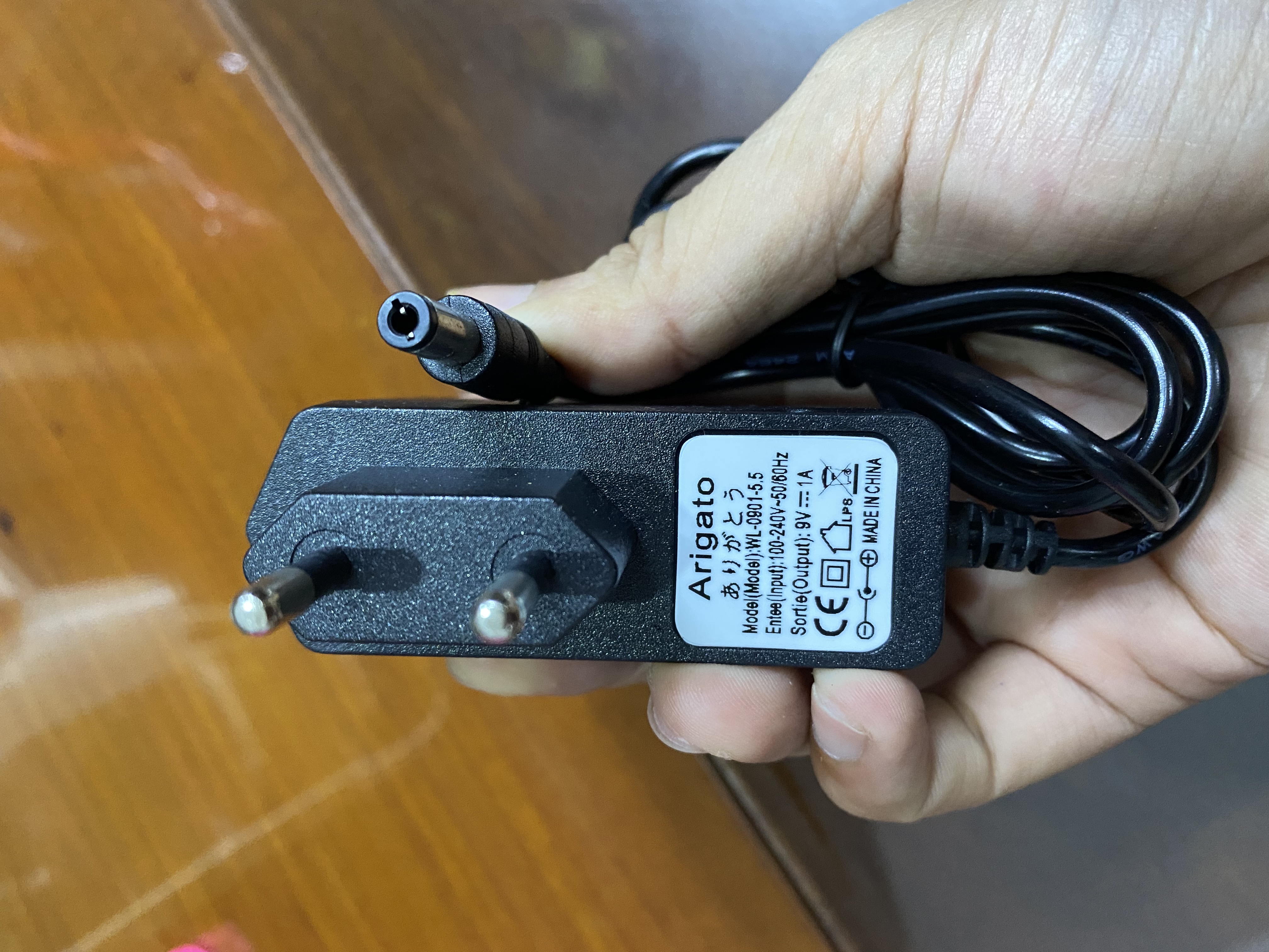 Adapter 9V 1A