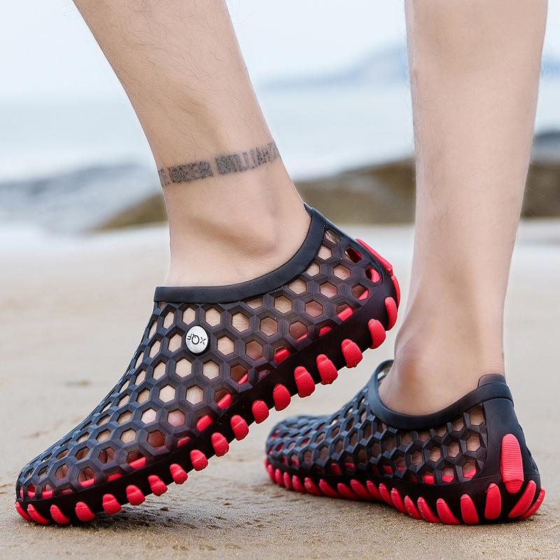 Mùa Hè 2021 Unisex Xăng Đan Guốc Vườn Giày Nữ Nhẹ Trơn Jelly Giày Dép Nam Đi Biển Giày Đế Mềm Color: black red Shoe Size: 38