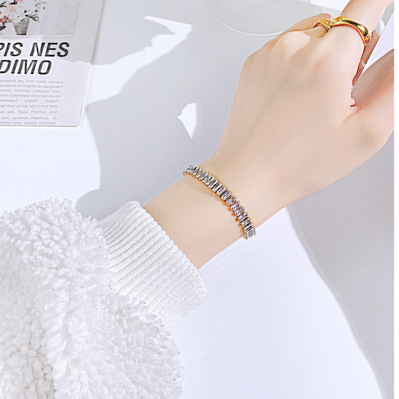 Lắc Tay Đính Đá Zircon Sang Trọng Titan Ko Đen TT 4374