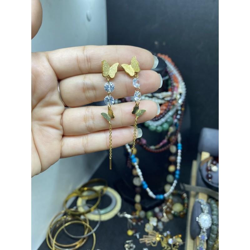 Bông tai hình bướm đính phale chất titan