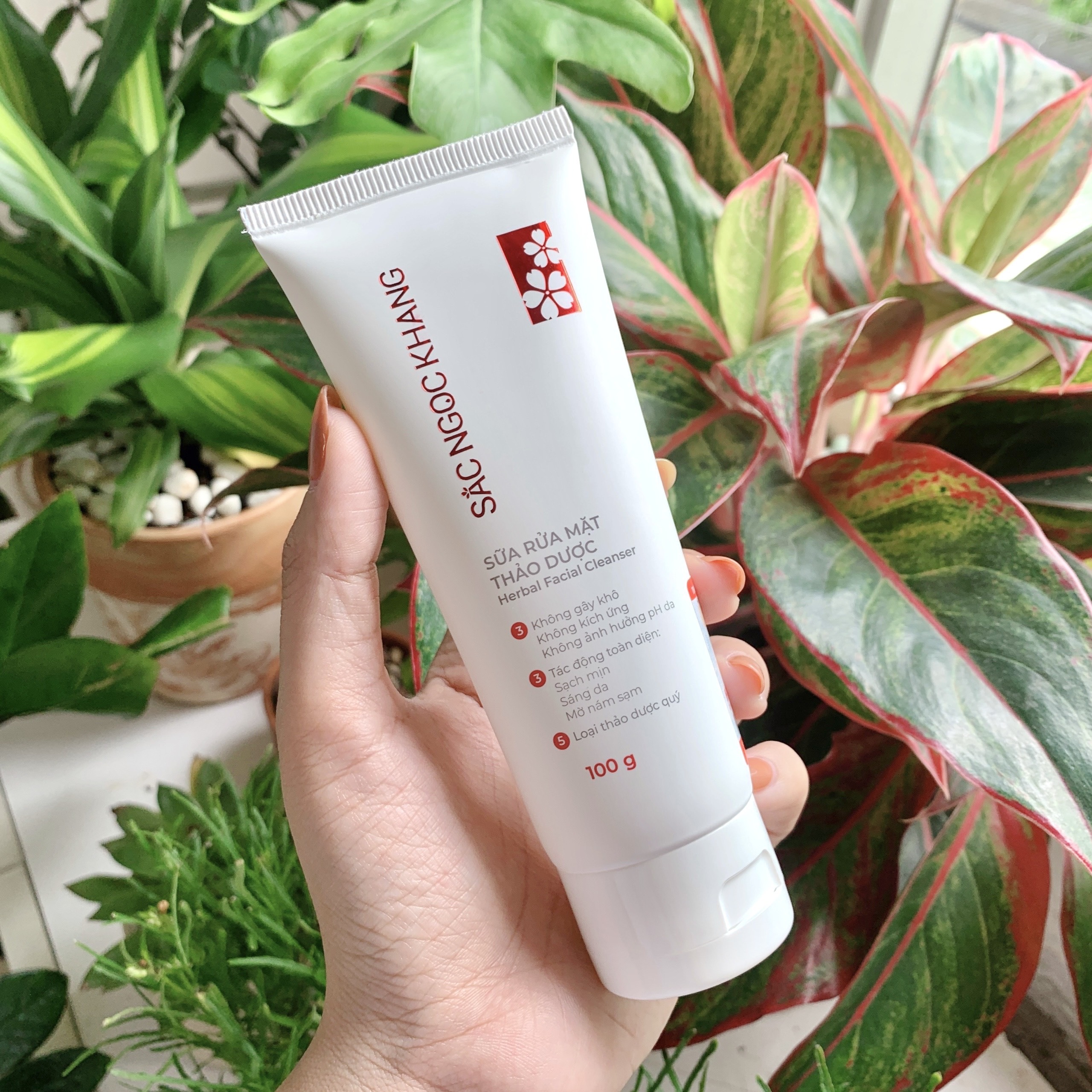 Kem chống nắng Sắc Ngọc Khang 50g giúp chống nắng hiệu quả với chỉ số SPF50, PA++++