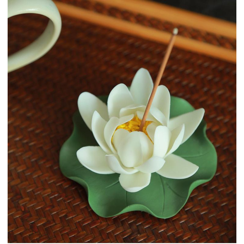 Hoa Sen Gốm Trắng Trang Trí