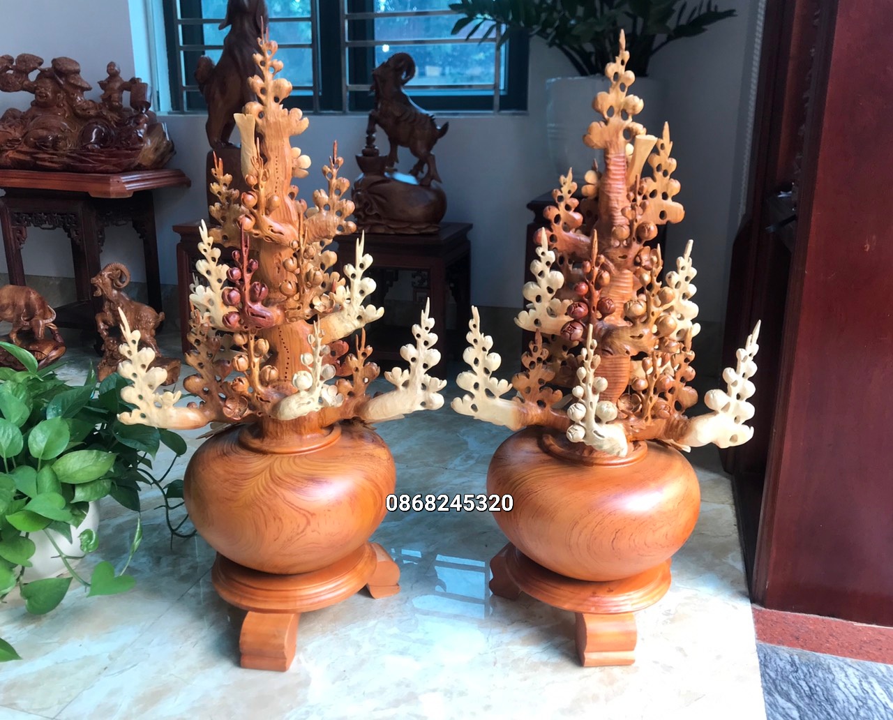1 bình hoa mai phong thủy trang trí phòng khách bằng gỗ hương kt cao 80×41×30cm