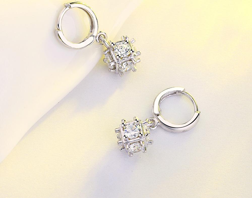 Hoa tai nữ thời trang hạt châu khoen bấm HT64