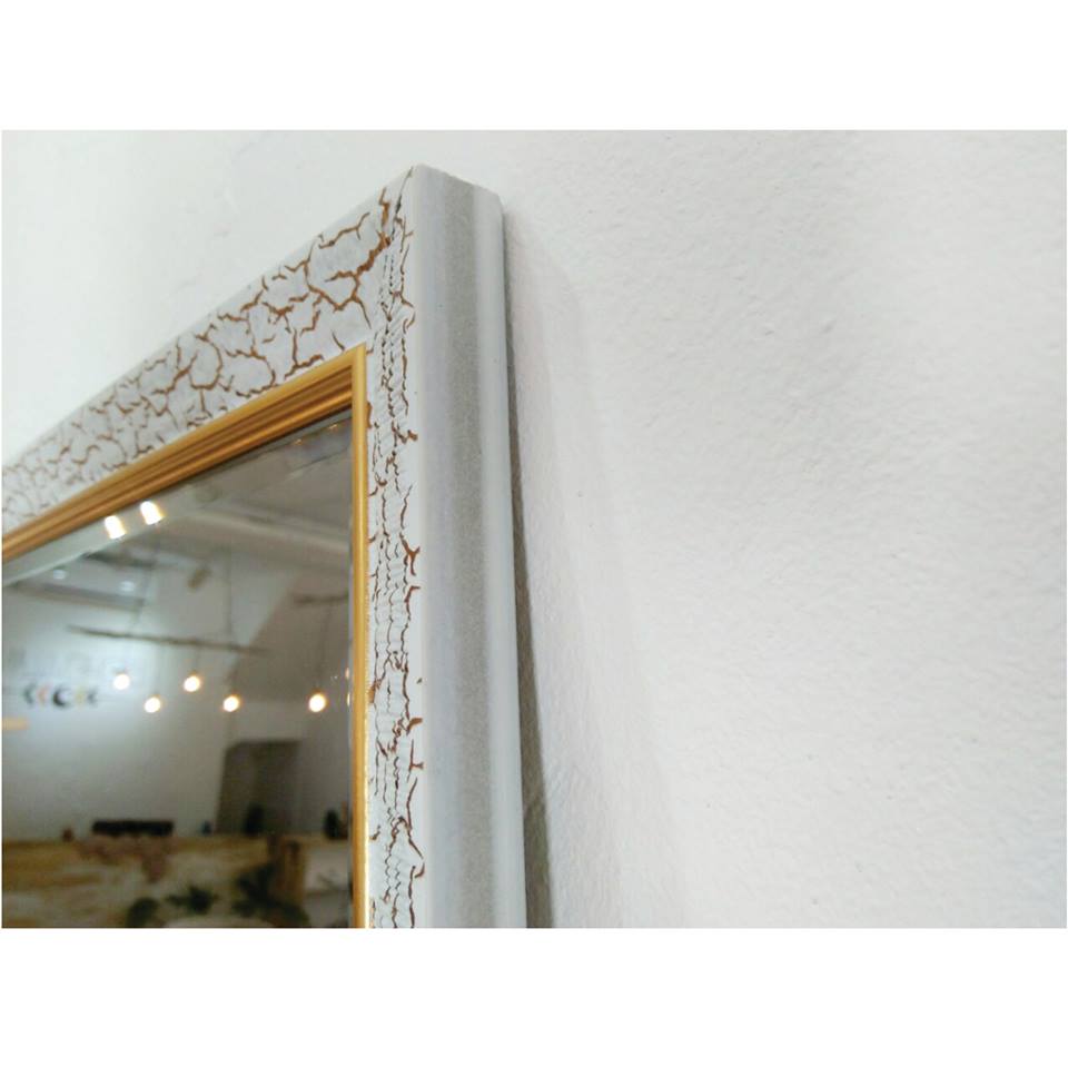 Gương soi cao cấp khung viền trắng hoa văn KT 40x50 cm