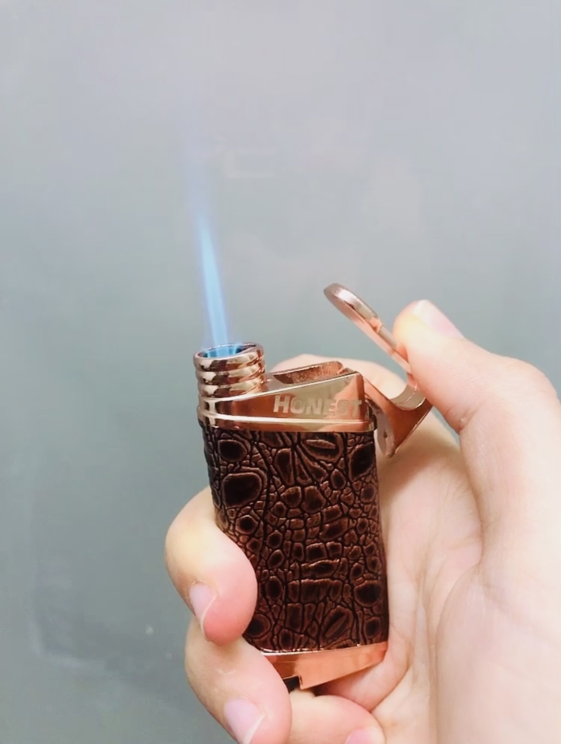 Hột quẹt bật lửa khè HONEST 615 bọc da cá sấu - xài gas