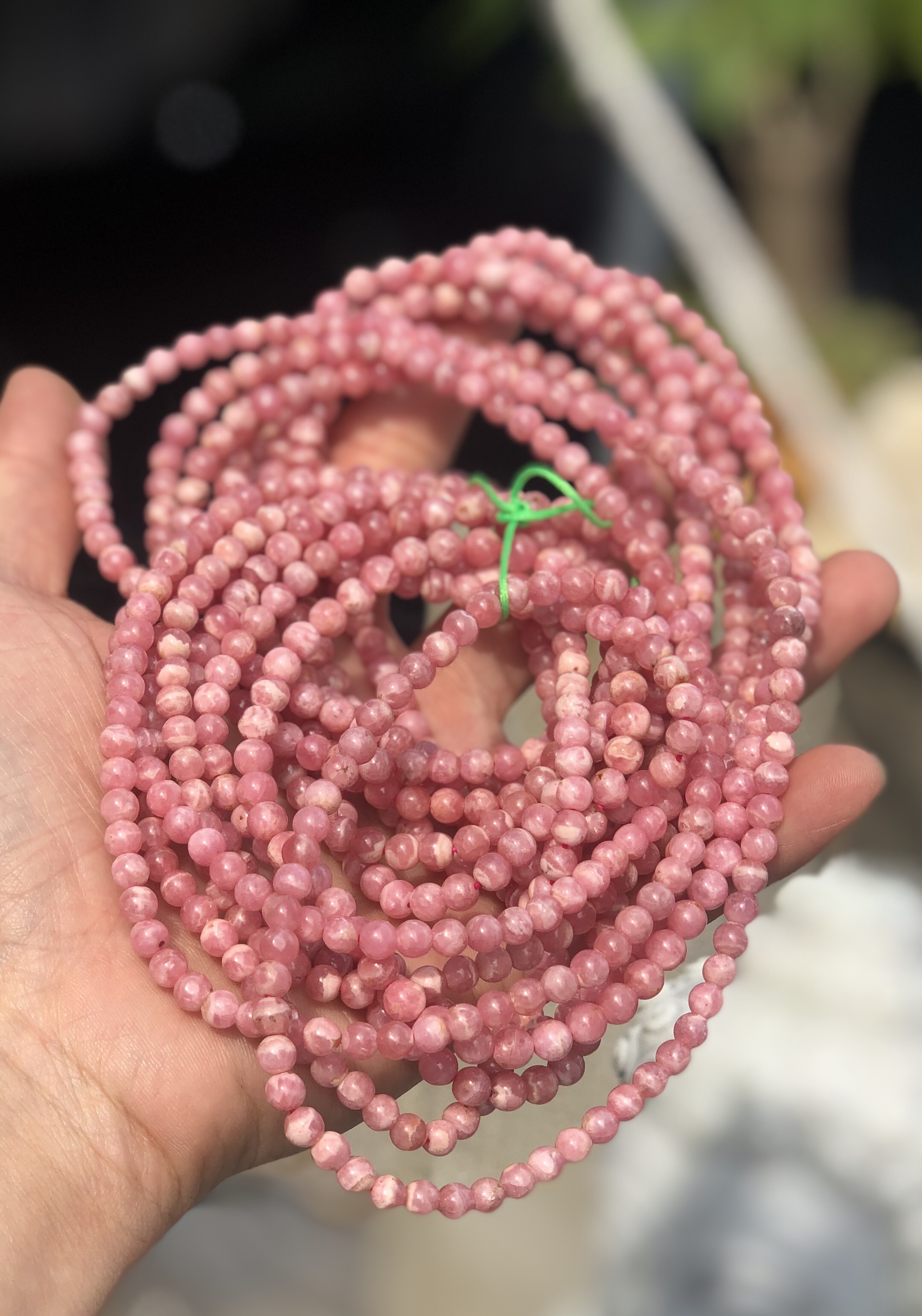 Vòng tay đá đào hoa 6 mm quấn 3 vòng