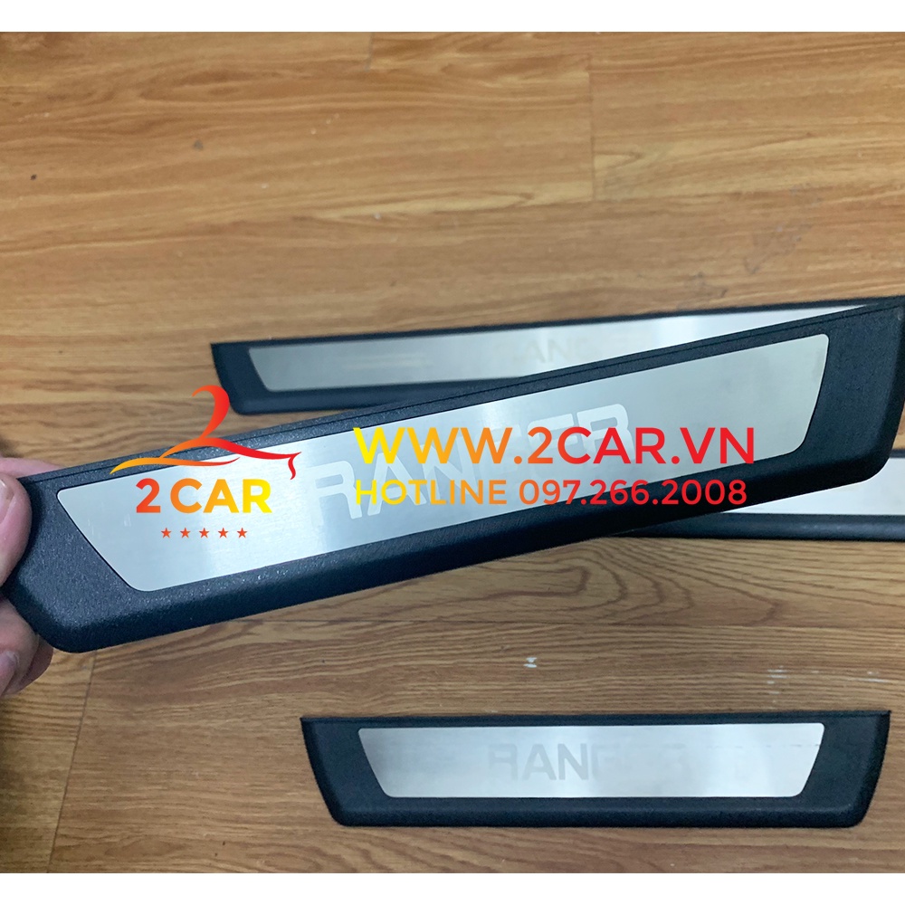 ỐP BẬC CHÂN NGOÀI NHỰA ĐEN FORD RANGER 2015-2021, nhựa đen siêu đẹp