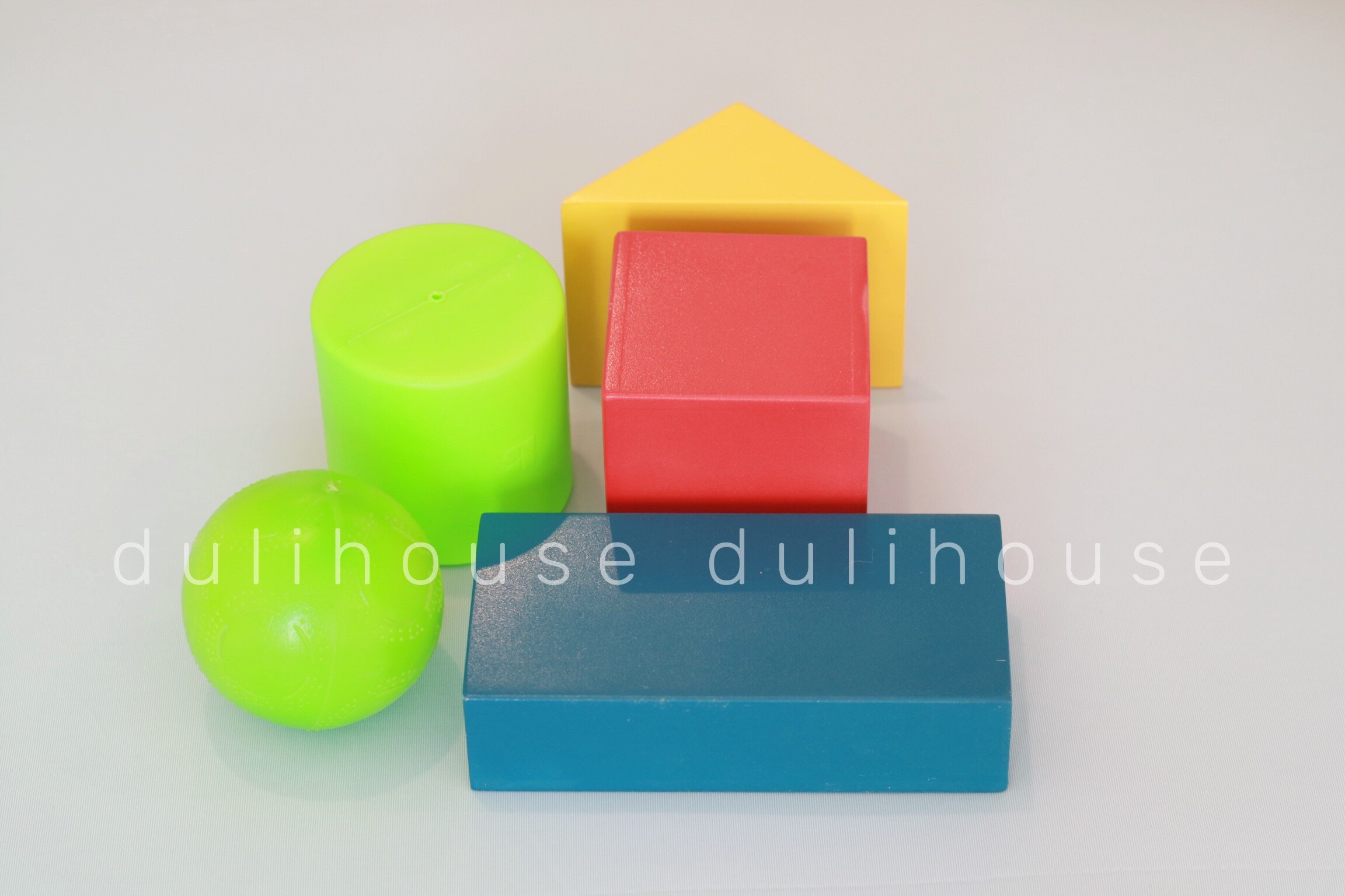 Bộ 5 hình khối với 5 màu sắc cơ bản cho giai đoạn làm quen và ghi nhớ ban đầu của bé - Sản xuất tại Việt Nam