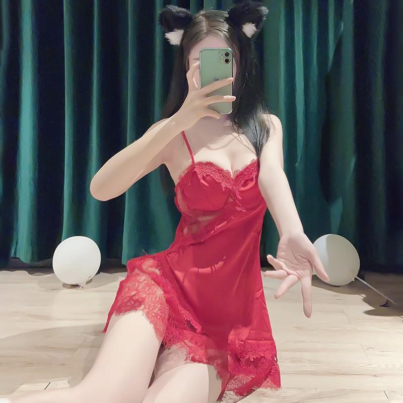Váy ngủ sexy phối ren hông xuyên thấu một bên cao cấp một với màu đen quyến rũ