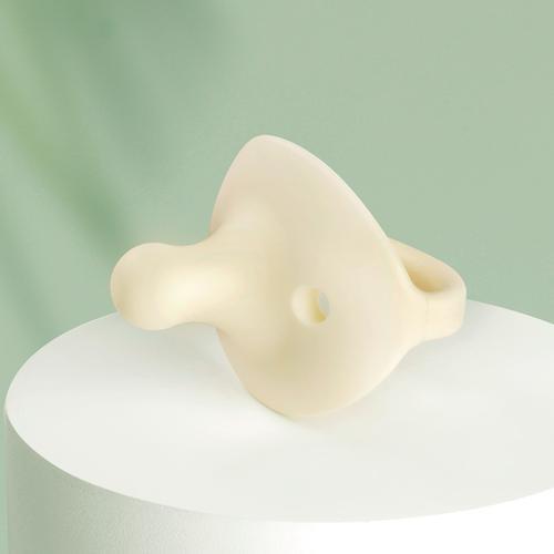 Núm ti giả kèm dây đeo Haakaa. Chất liệu silicone cao cấp, mềm mại. Không chứa BPA, PVC và phthalate