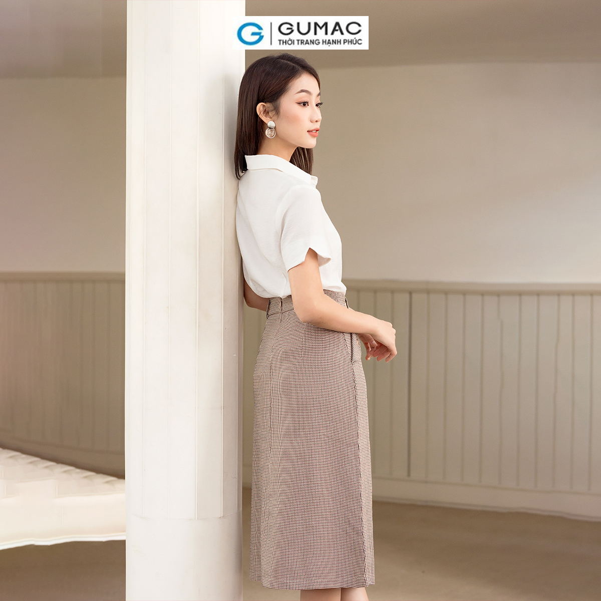 Áo sơ mi nữ tay ngắn xẻ V thời trang GUMAC AD06032