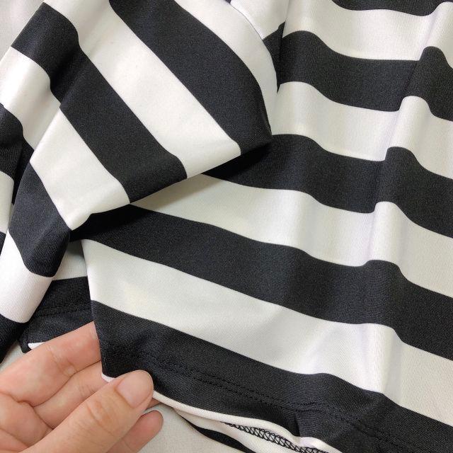 Áo croptop tay dài sọc trắng đen phong cách