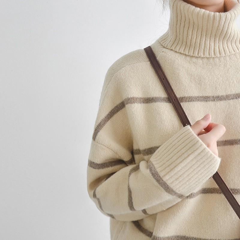 Áo len cao cổ kẻ ngang màu be