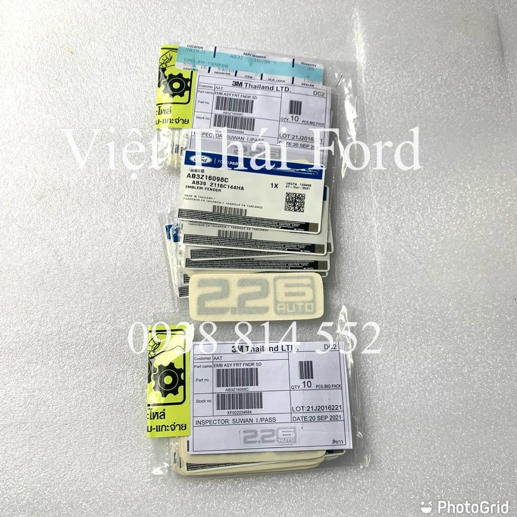 Chữ tem 2.2 6 Auto trên ốp mang cá xe Ranger XLS số tự động