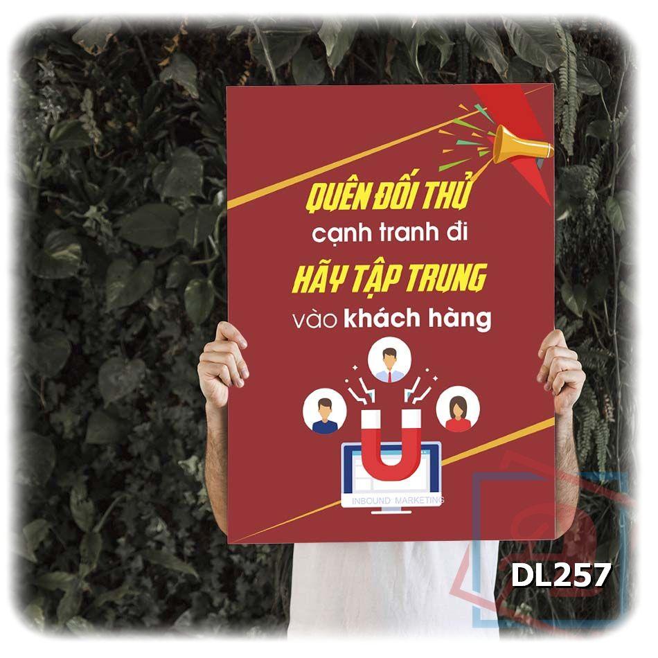 Tranh động lực trang trí phòng làm việc - Quên đối thủ cạnh tranh đi hãy tập trung vào khách hàng - DL257