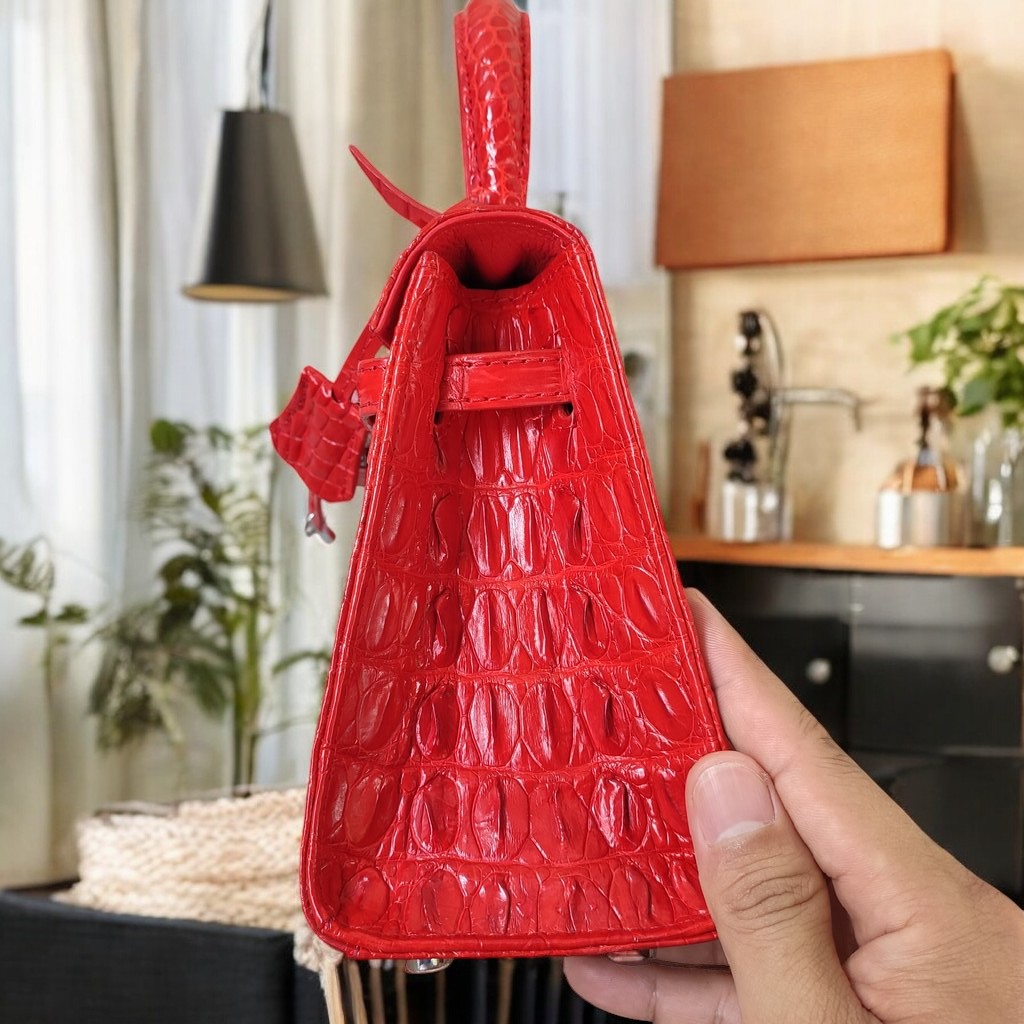 Túi xách da cá sấu có sử dụng khóa chìa!