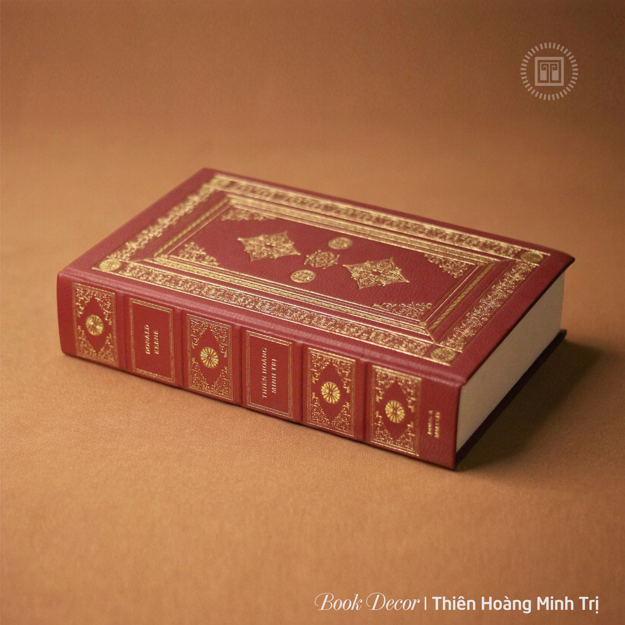 Sách decor Thiên Hoàng Minh Trị