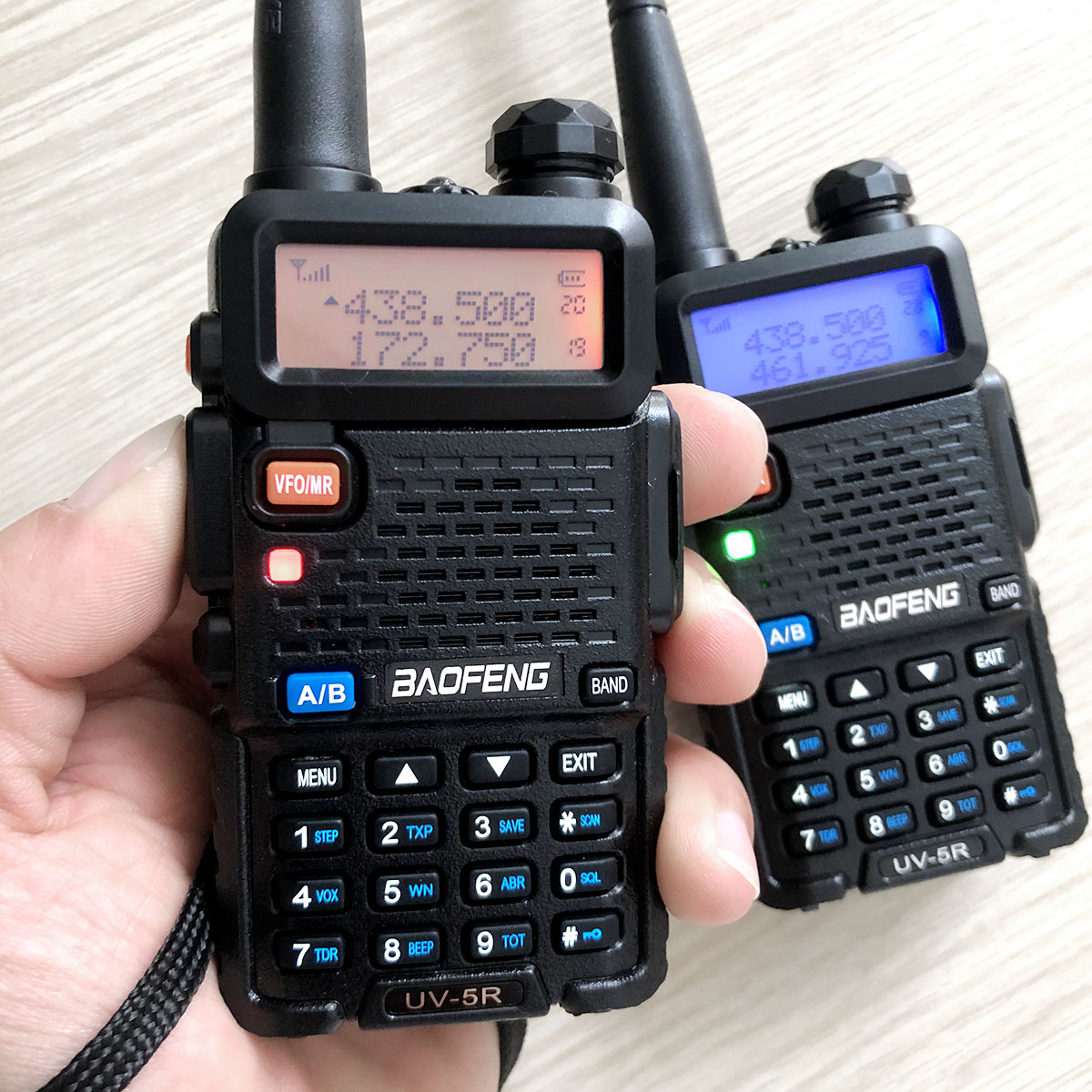 Bộ đàm Baofeng UV-5R phiên bản mới nhỏ gọn | Bộ đàm 2 băng tần số UHF/VHF kết hợp nghe đài FM và đèn pin chiếu sáng kèm tai nghe chuyên dụng cho bộ đàm - Hàng chính hãng
