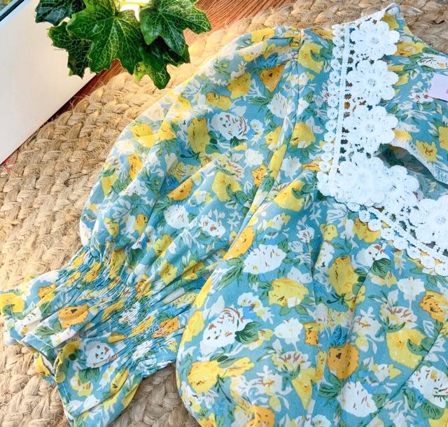 Đầm hoa cổ U viền ren phối tay bo chun